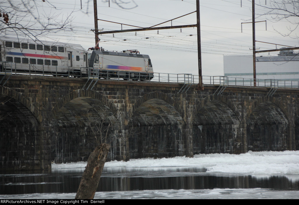 NJT 4645 heads to Trenton